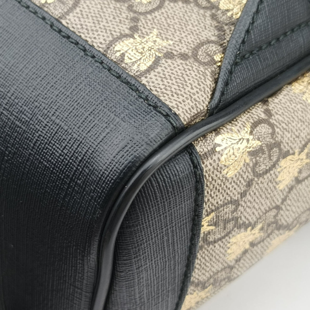 Pre-owned Gucci Bee GG Supreme beige×black PVC coated canvas×leather 427042 backpack/rucksack | stylenewstar
