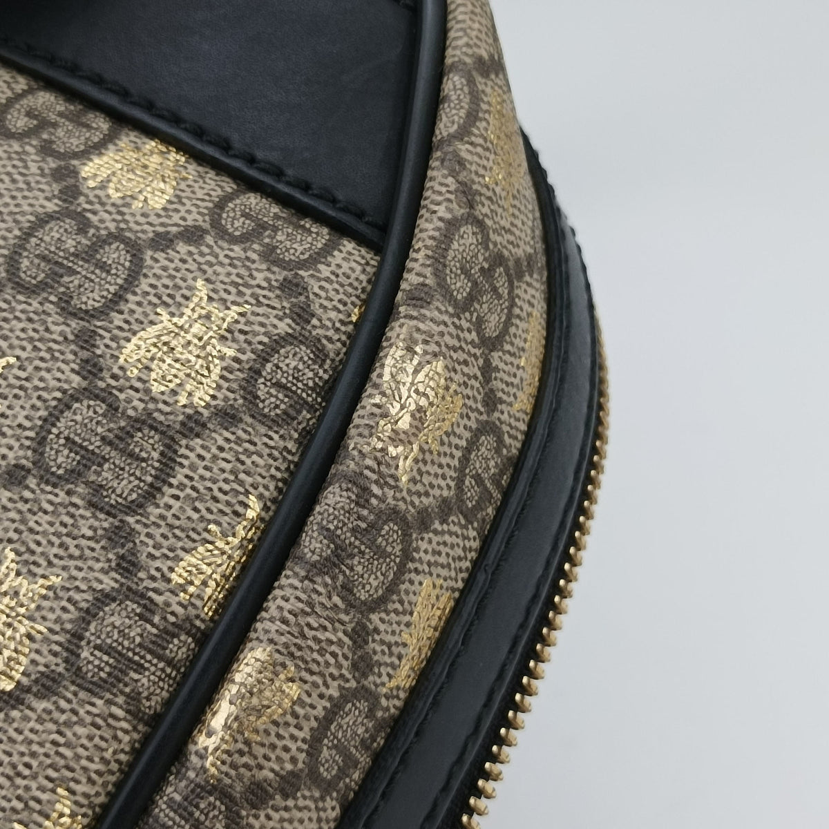 Pre-owned Gucci Bee GG Supreme beige×black PVC coated canvas×leather 427042 backpack/rucksack | stylenewstar