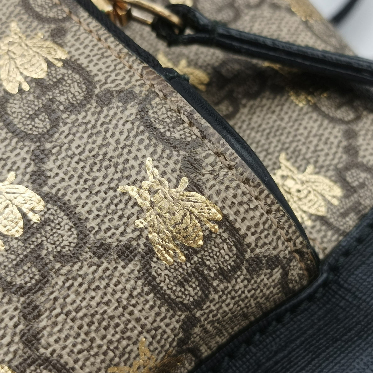 Pre-owned Gucci Bee GG Supreme beige×black PVC coated canvas×leather 427042 backpack/rucksack | stylenewstar