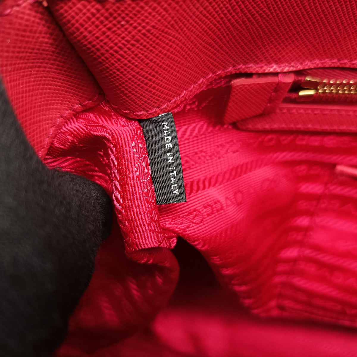 Vintage Prada Galleria Red SAFFIANO Leather BN2274 handbag | stylenewstar