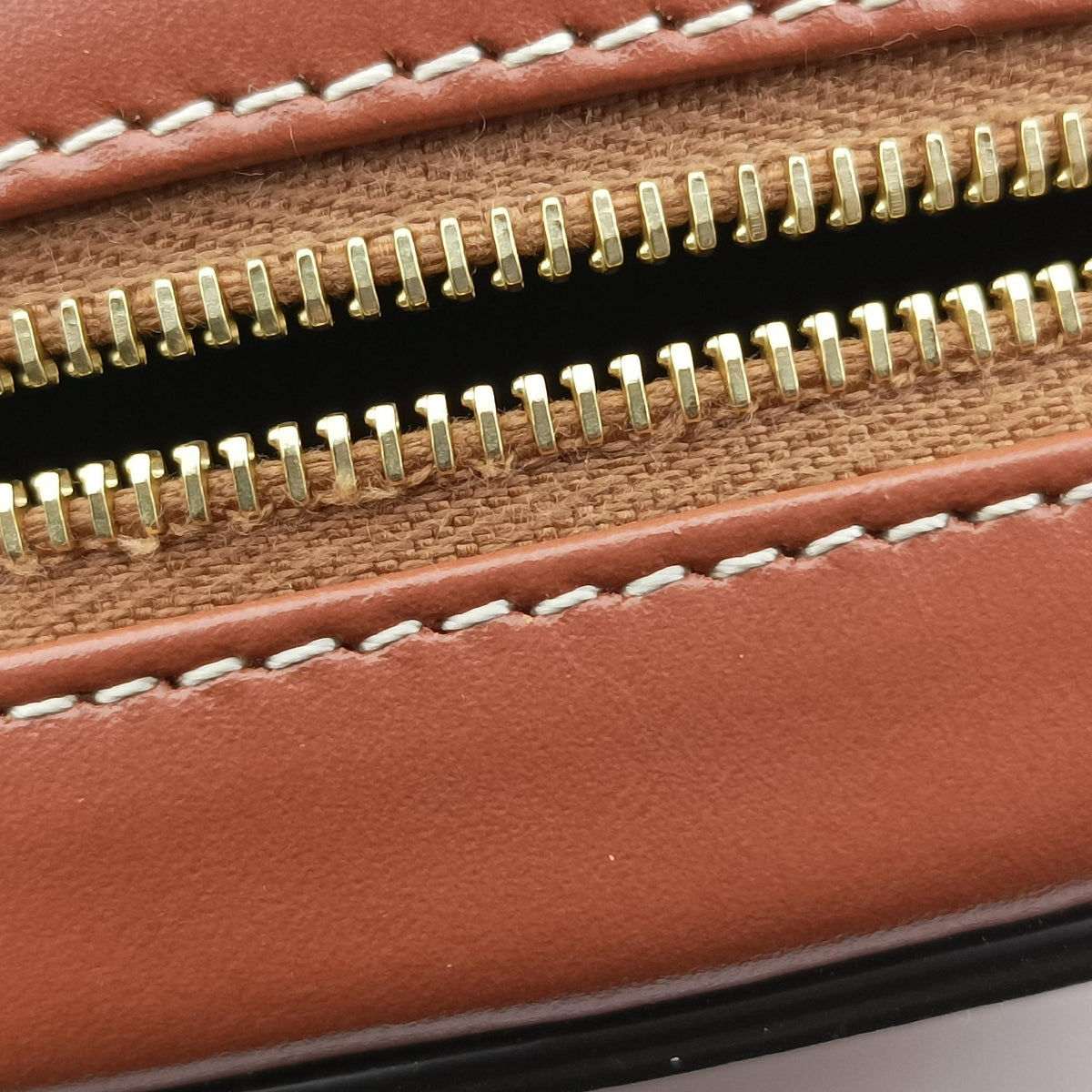 Secondhand Celine Oval Purse Cuir Triomphe Brown Leather  shoulderbag | stylenewstar