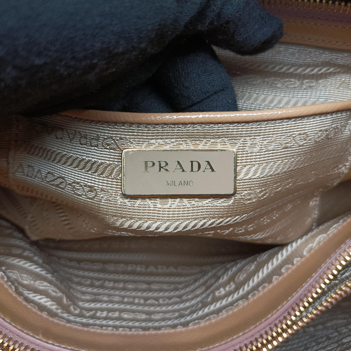 Pre-owned Prada Promenade Beige Patent SAFFIANO Leather BN2558 handbag | stylenewstar