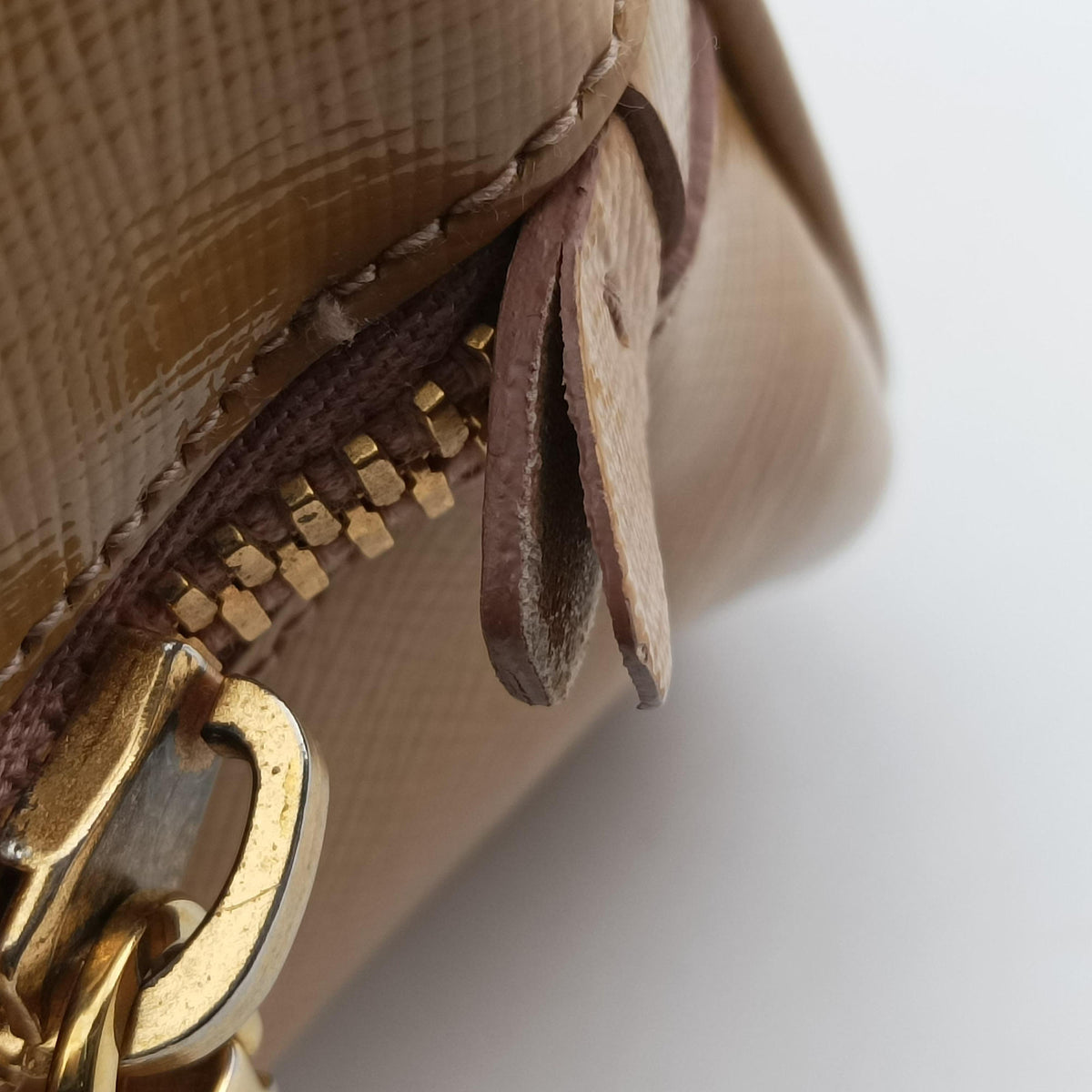 Pre-owned Prada Promenade Beige Patent SAFFIANO Leather BN2558 handbag | stylenewstar