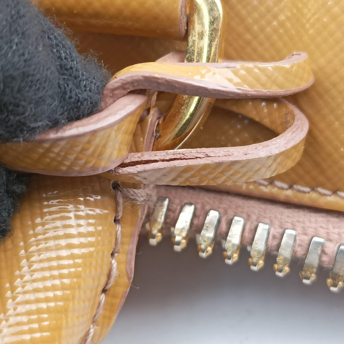 Pre-owned Prada Promenade Beige Patent SAFFIANO Leather BN2558 handbag | stylenewstar