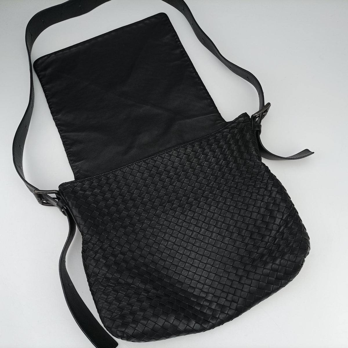 Pre-owned Bottega Veneta Intrecciato Black lambskin  shoulderbag | stylenewstar