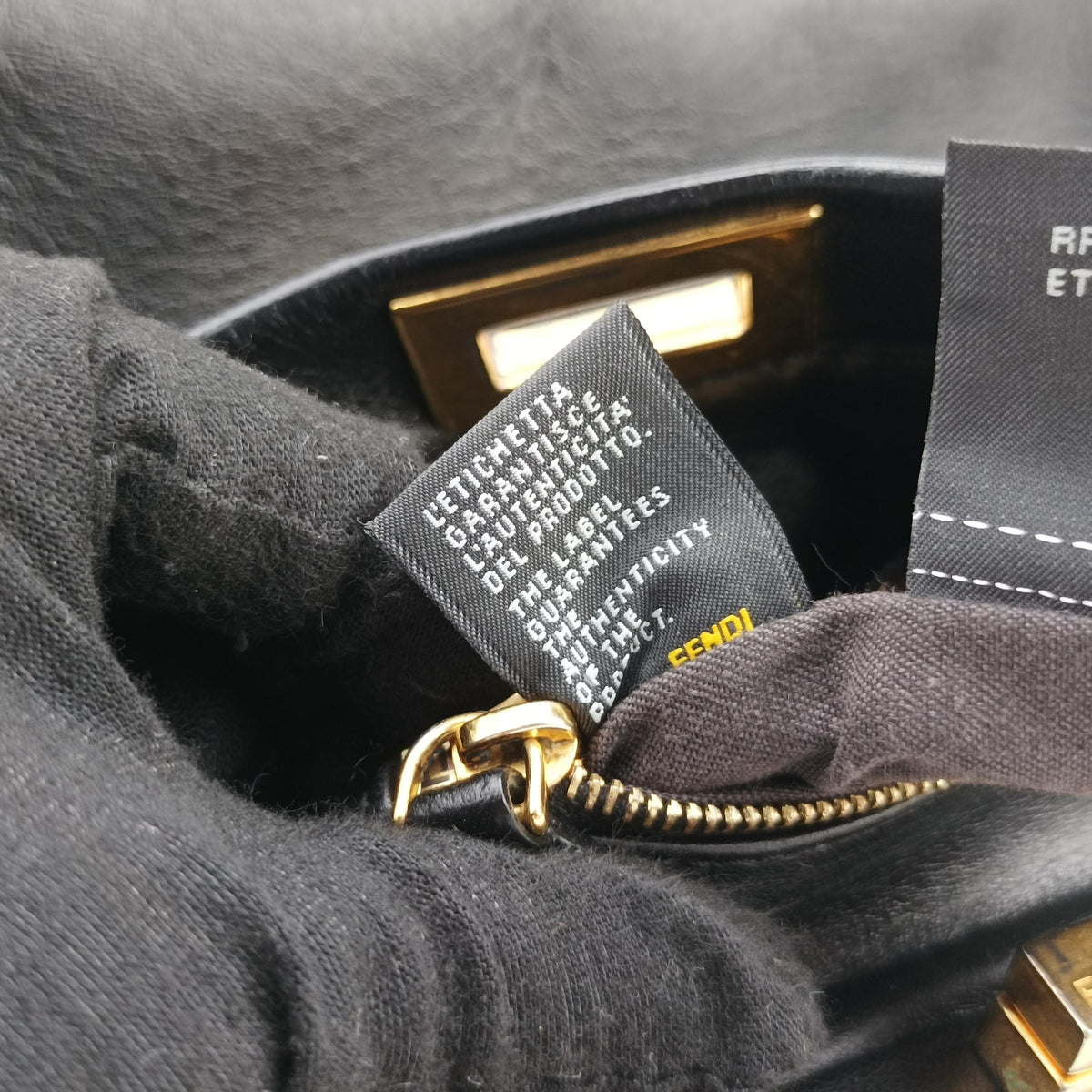 Pre-owned Fendi PEEKABOO Black Leather 8BN244 shoulderbag | stylenewstar