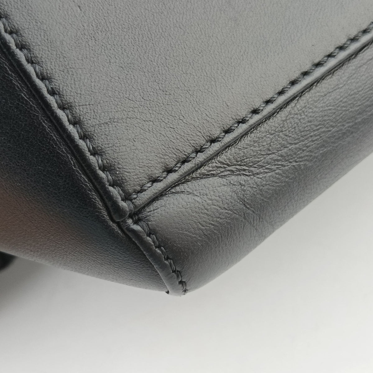 Pre-owned Fendi PEEKABOO Black Leather 8BN244 shoulderbag | stylenewstar