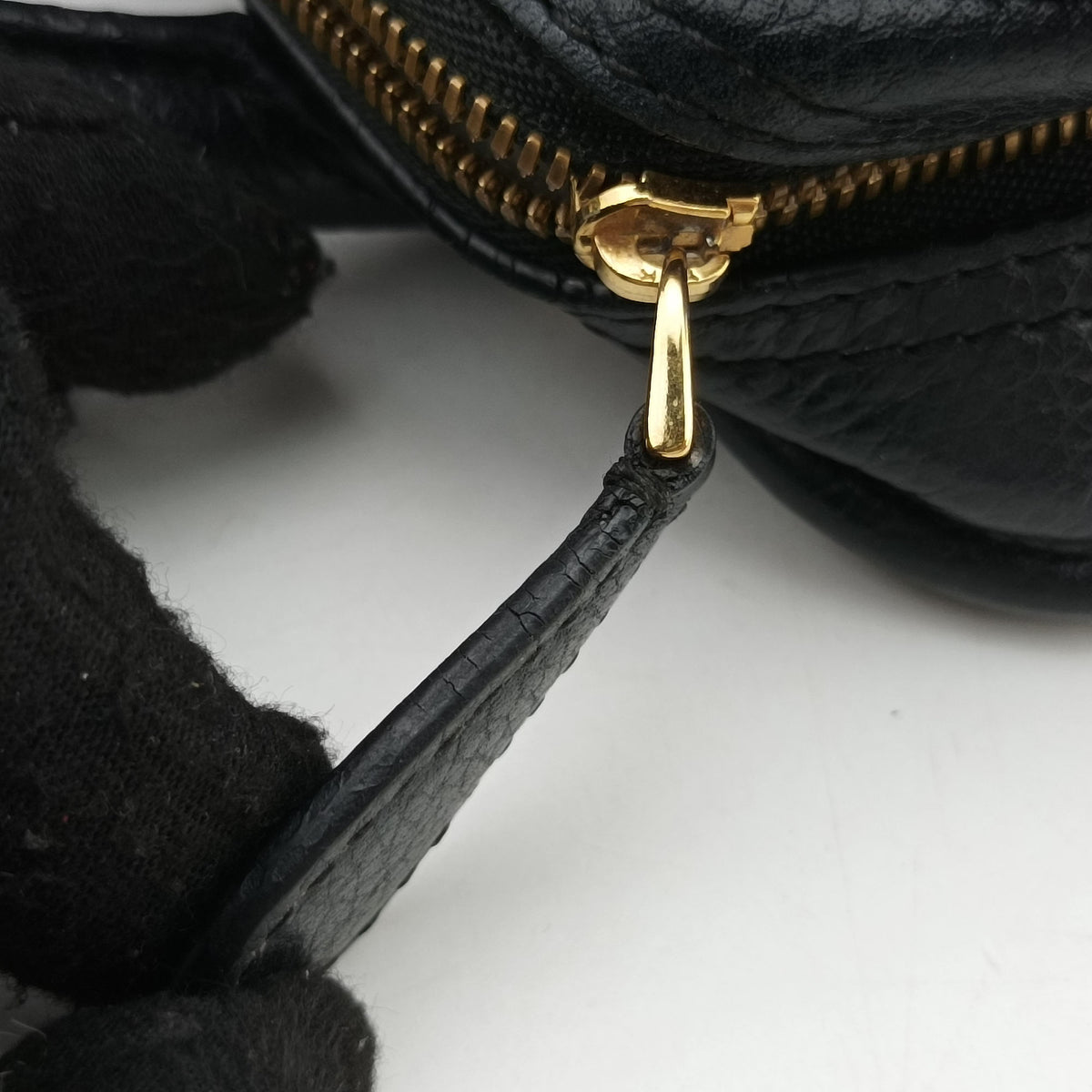 Secondhand Loewe CRUZ Black Leather  shoulderbag | stylenewstar