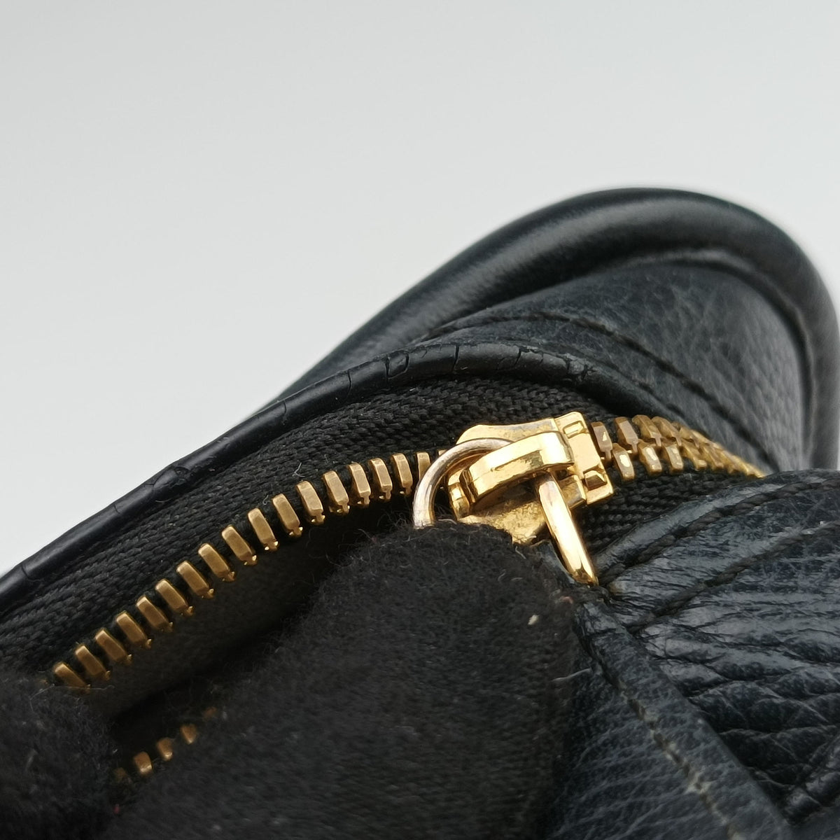 Secondhand Loewe CRUZ Black Leather  shoulderbag | stylenewstar