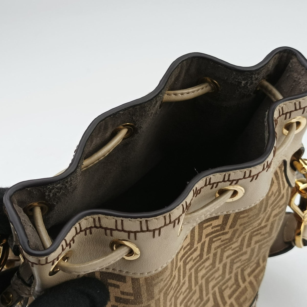 Secondhand Fendi Mon Tresor Mini Bucket Beige Leather × Suede 8BS010 shoulderbag | stylenewstar