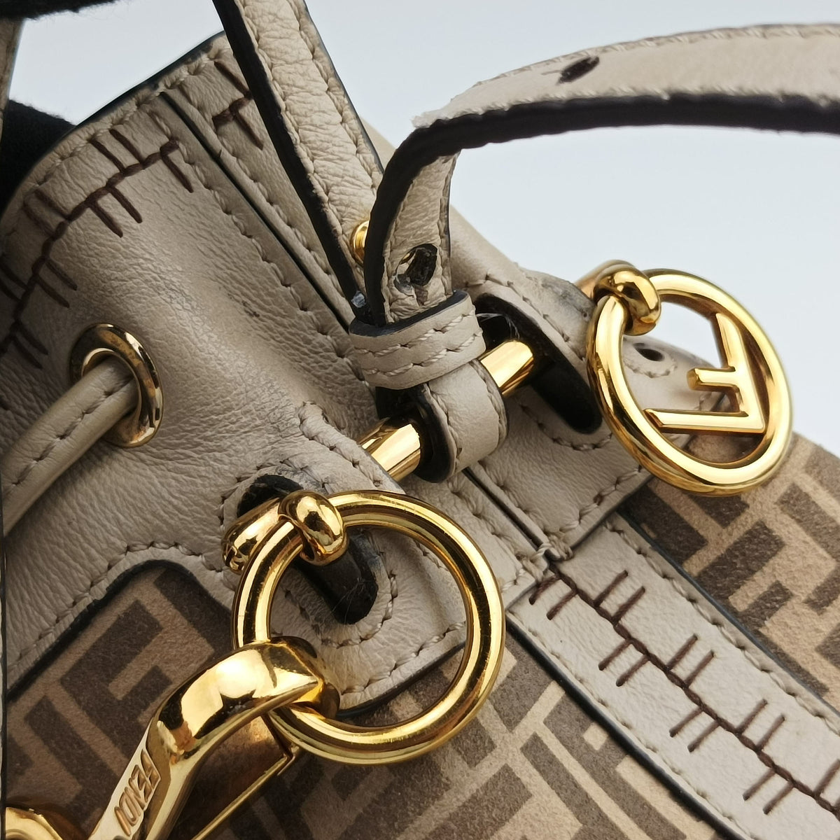 Secondhand Fendi Mon Tresor Mini Bucket Beige Leather × Suede 8BS010 shoulderbag | stylenewstar