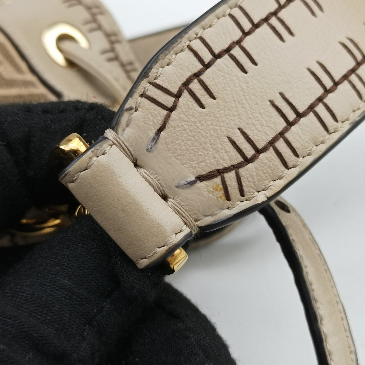 Secondhand Fendi Mon Tresor Mini Bucket Beige Leather × Suede 8BS010 shoulderbag | stylenewstar