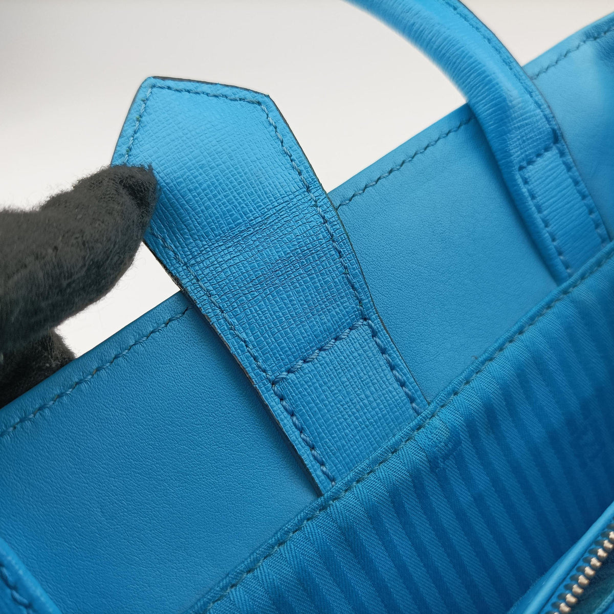 Vintage Fendi Petite 2 JOURS Blue Leather 8BH258 shoulderbag | stylenewstar
