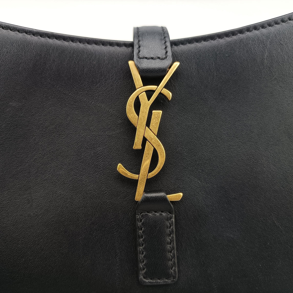 Pre-owned Yves Saint Laurent LE 5 a 7 Hobo Black Leather 710318 shoulderbag | stylenewstar