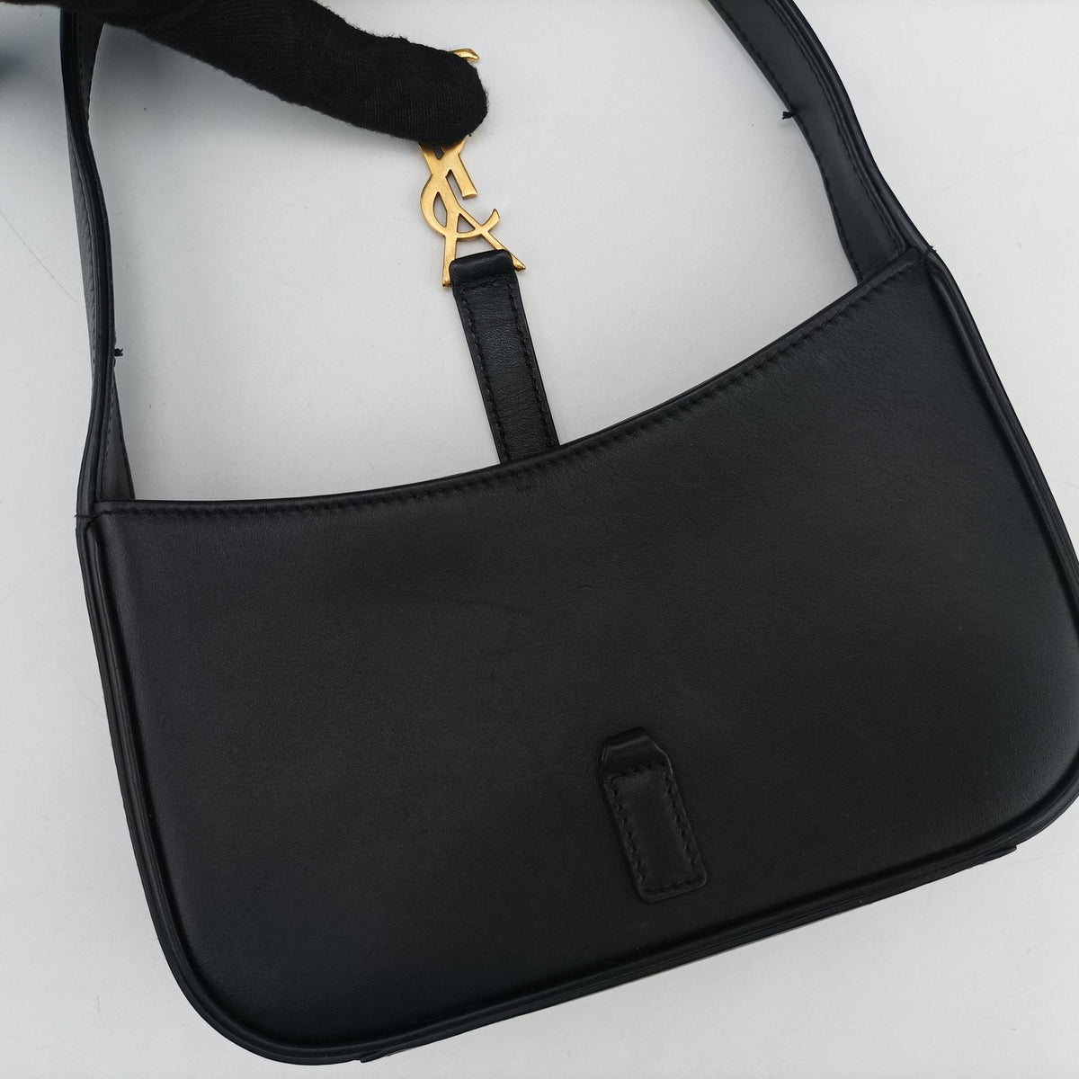 Pre-owned Yves Saint Laurent LE 5 a 7 Hobo Black Leather 710318 shoulderbag | stylenewstar