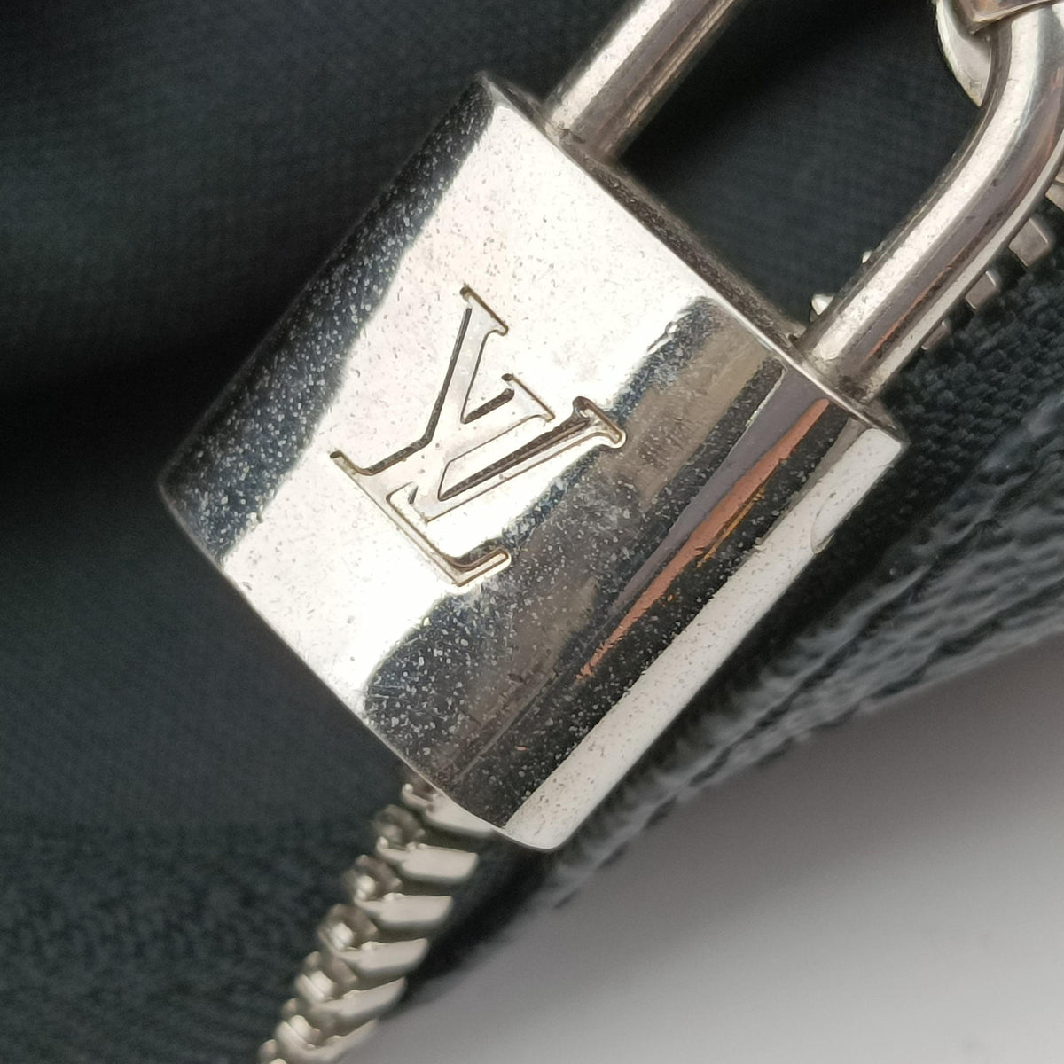 Secondhand Louis Vuitton Keepall Bandouliere 55 Noir Damier Graphite N41413 shoulderbag | stylenewstar