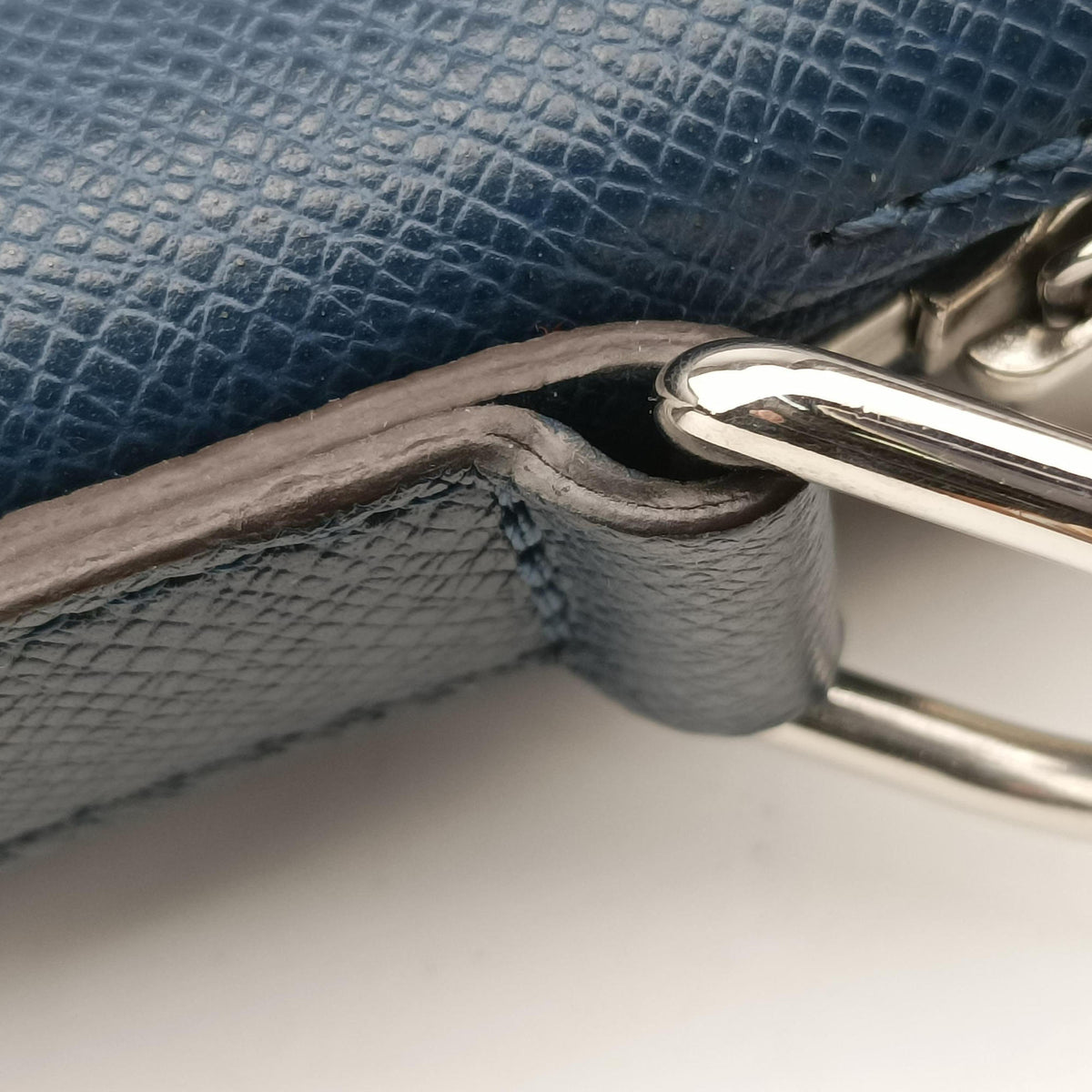 Pre-owned Louis Vuitton Grigori Ocean Taiga M30213 shoulderbag | stylenewstar