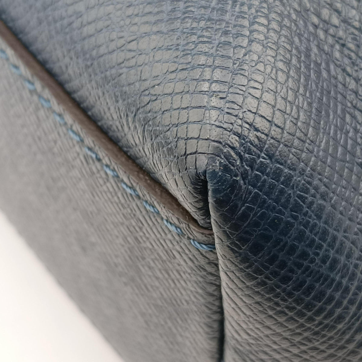 Pre-owned Louis Vuitton Grigori Ocean Taiga M30213 shoulderbag | stylenewstar
