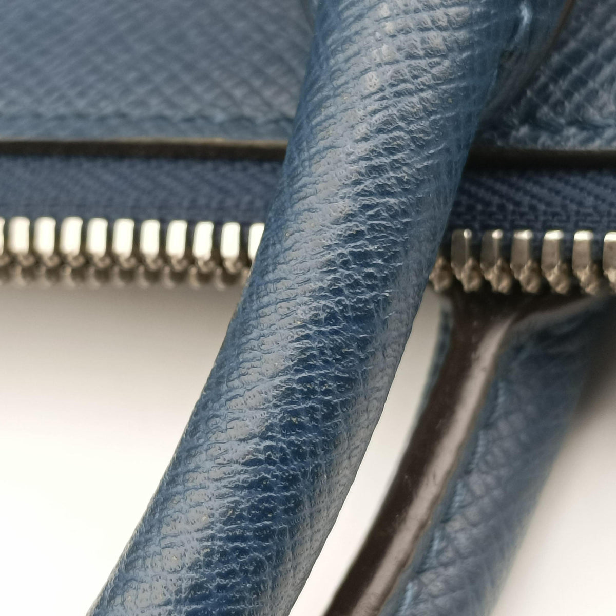 Pre-owned Louis Vuitton Grigori Ocean Taiga M30213 shoulderbag | stylenewstar
