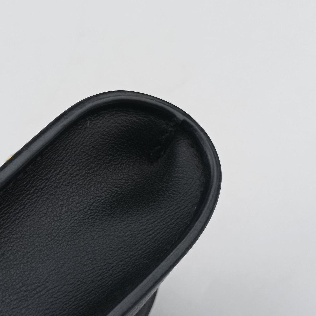 Secondhand Fendi Phone Pouch Black Leather 7AS192 shoulderbag | stylenewstar
