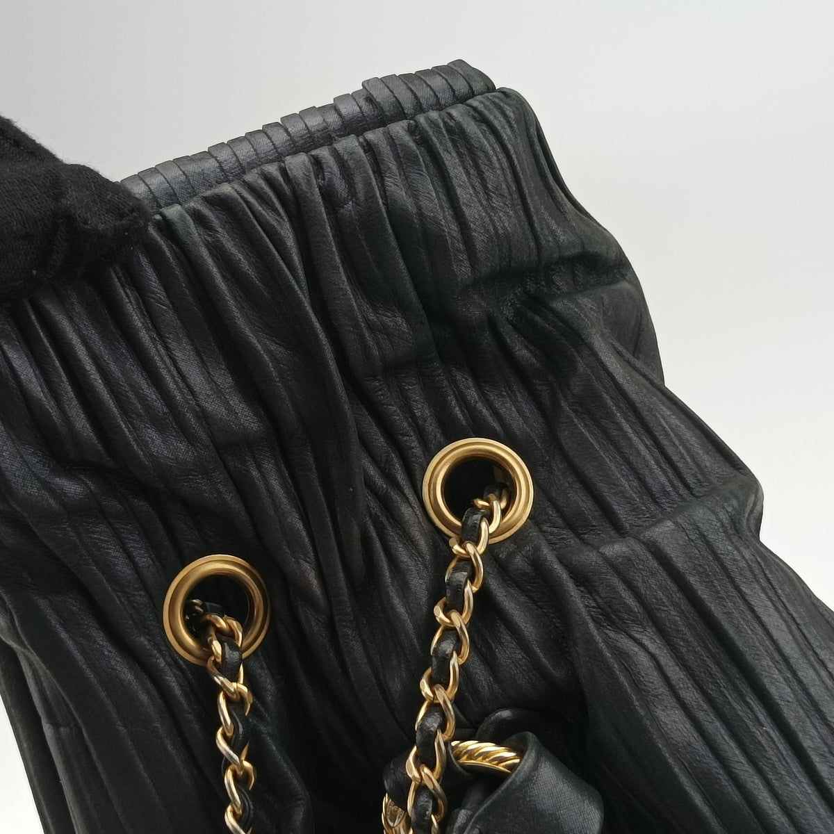 Pre-owned Chanel Coco Pleats Drawstring Black Leather  shoulderbag | stylenewstar