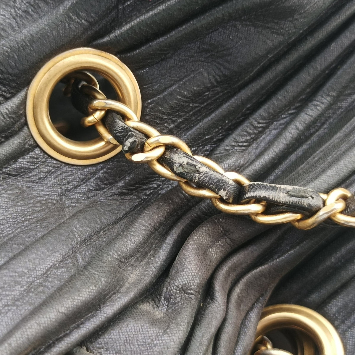 Pre-owned Chanel Coco Pleats Drawstring Black Leather  shoulderbag | stylenewstar