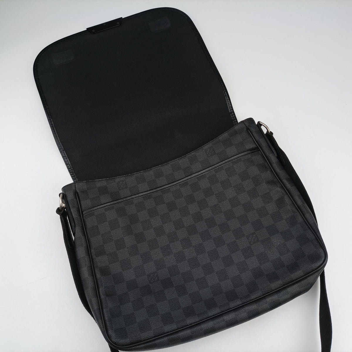 Pre-owned Louis Vuitton DANIEL MM Noir Damier GRAPHITE N58029 shoulderbag | stylenewstar