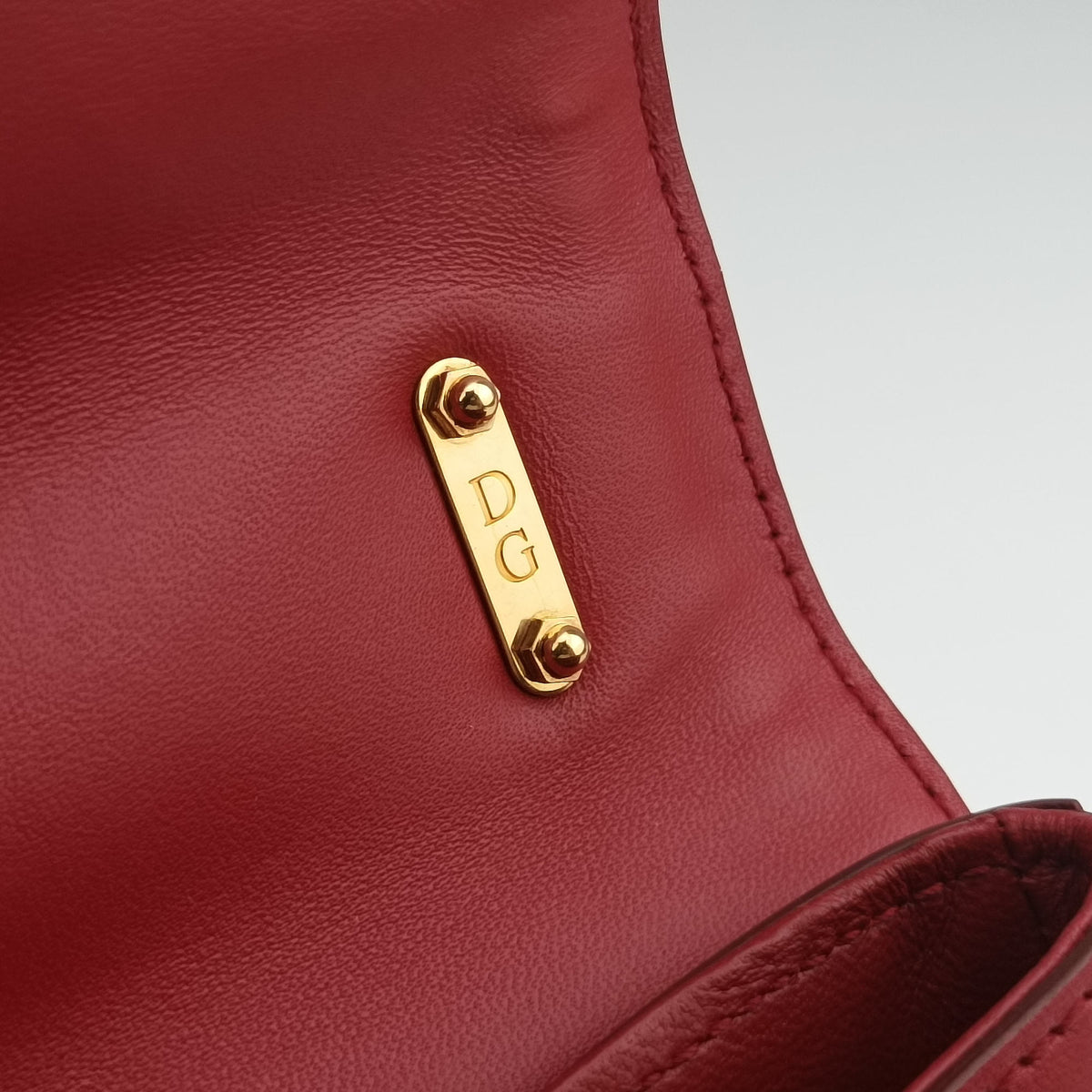 Pre-owned Dolce & Gabbana Devotion Red Leather  shoulderbag | stylenewstar