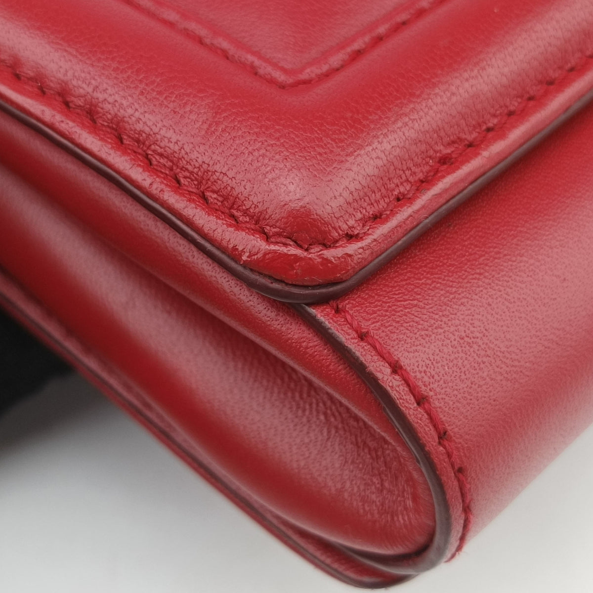 Pre-owned Dolce & Gabbana Devotion Red Leather  shoulderbag | stylenewstar