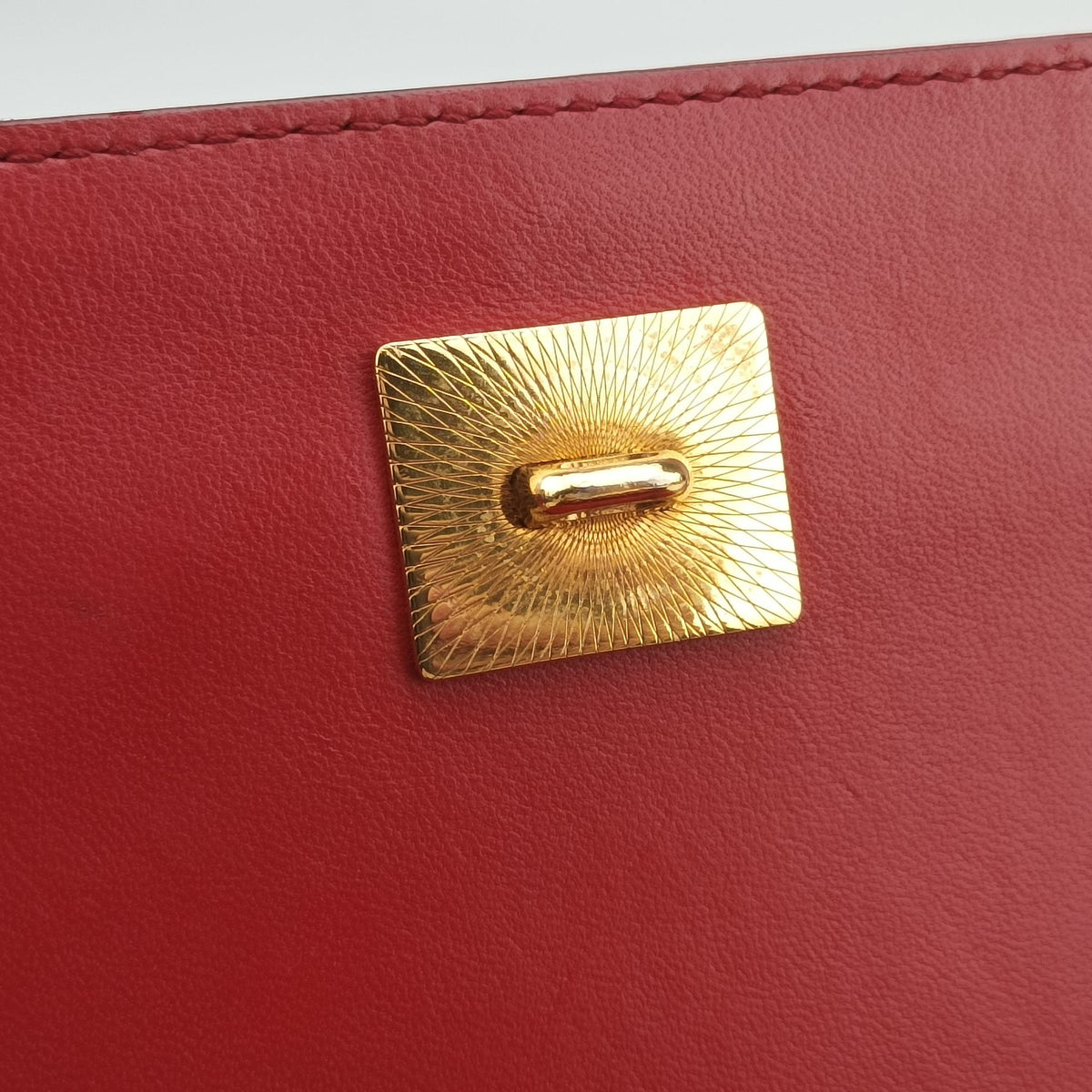 Pre-owned Dolce & Gabbana Devotion Red Leather  shoulderbag | stylenewstar