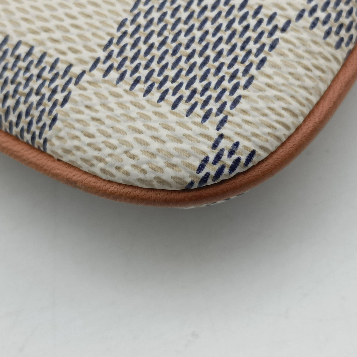 Secondhand Louis Vuitton Pochette Mila MM AZUR Damier Canvas N60027 handbag | stylenewstar