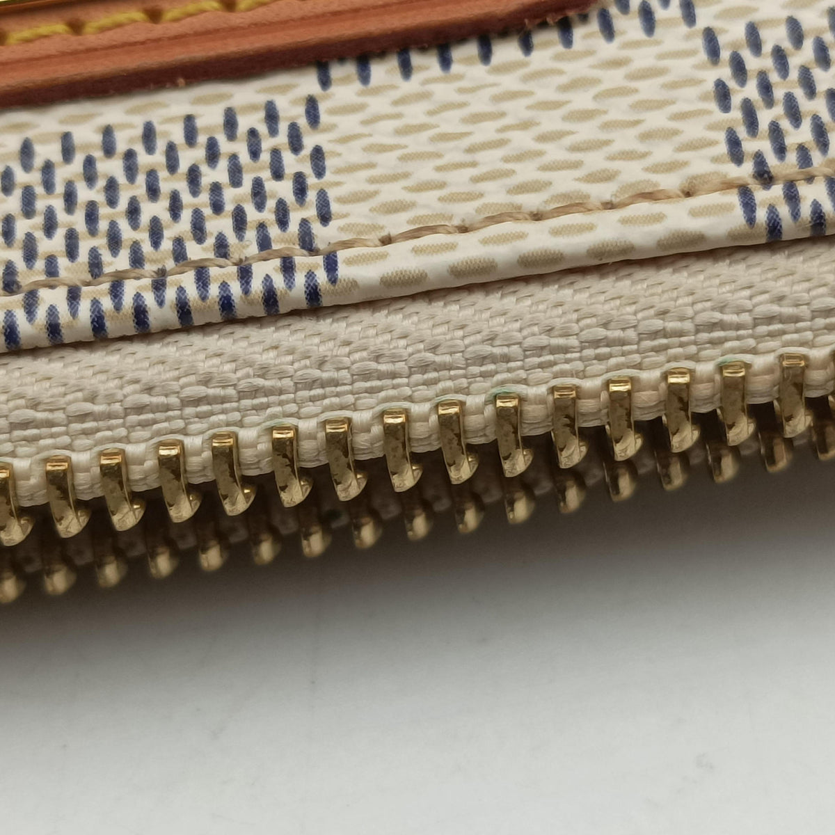 Secondhand Louis Vuitton Pochette Mila MM AZUR Damier Canvas N60027 handbag | stylenewstar