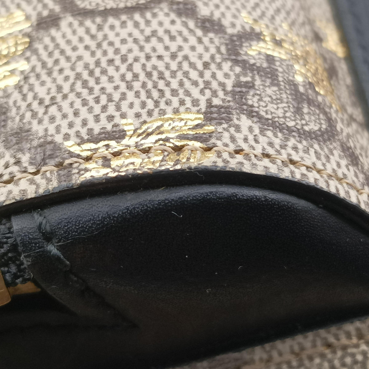 Pre-owned Gucci Bee GG Supreme beige×black PVC coated canvas×leather 427042 backpack/rucksack | stylenewstar
