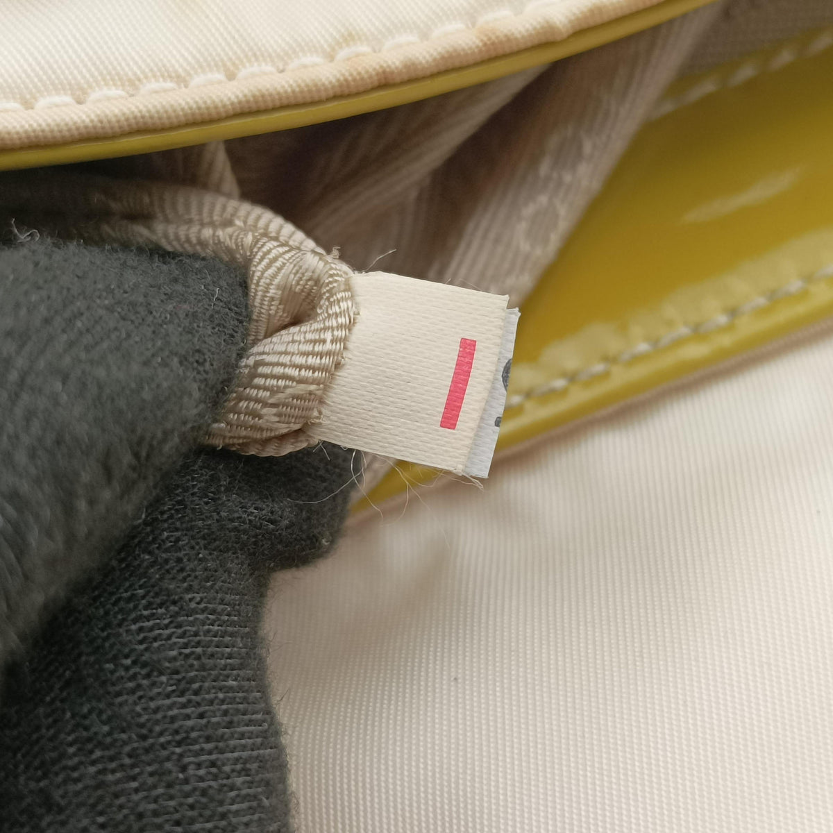Pre-owned Prada pocket White nylon×Patent 1BD295 shoulderbag | stylenewstar