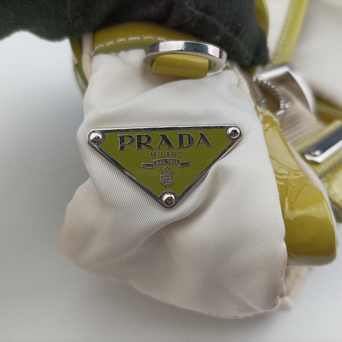 Pre-owned Prada pocket White nylon×Patent 1BD295 shoulderbag | stylenewstar