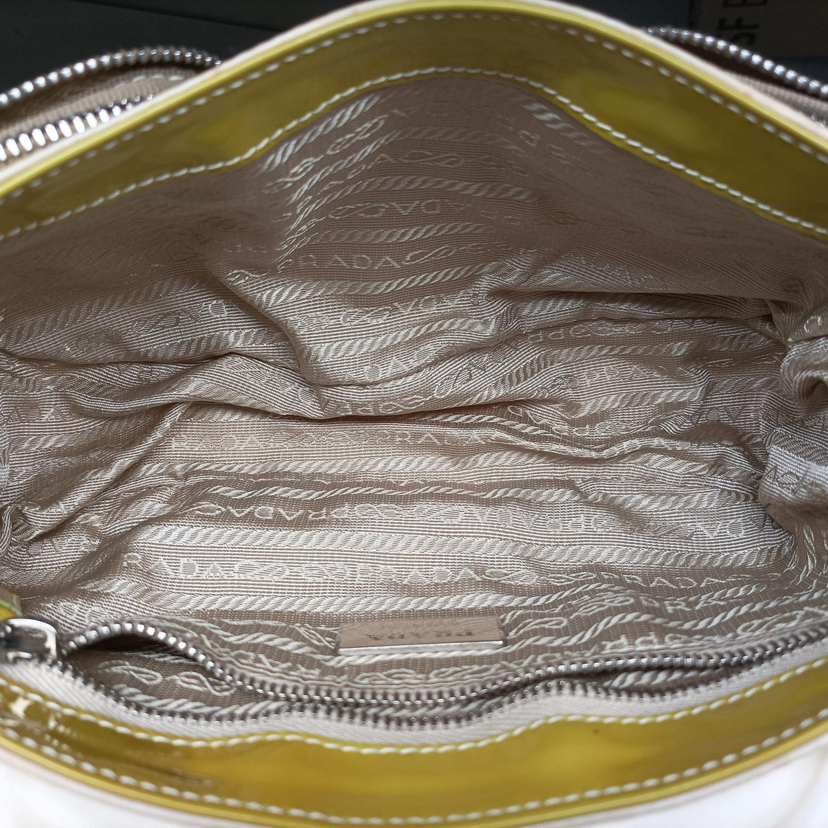 Pre-owned Prada pocket White nylon×Patent 1BD295 shoulderbag | stylenewstar