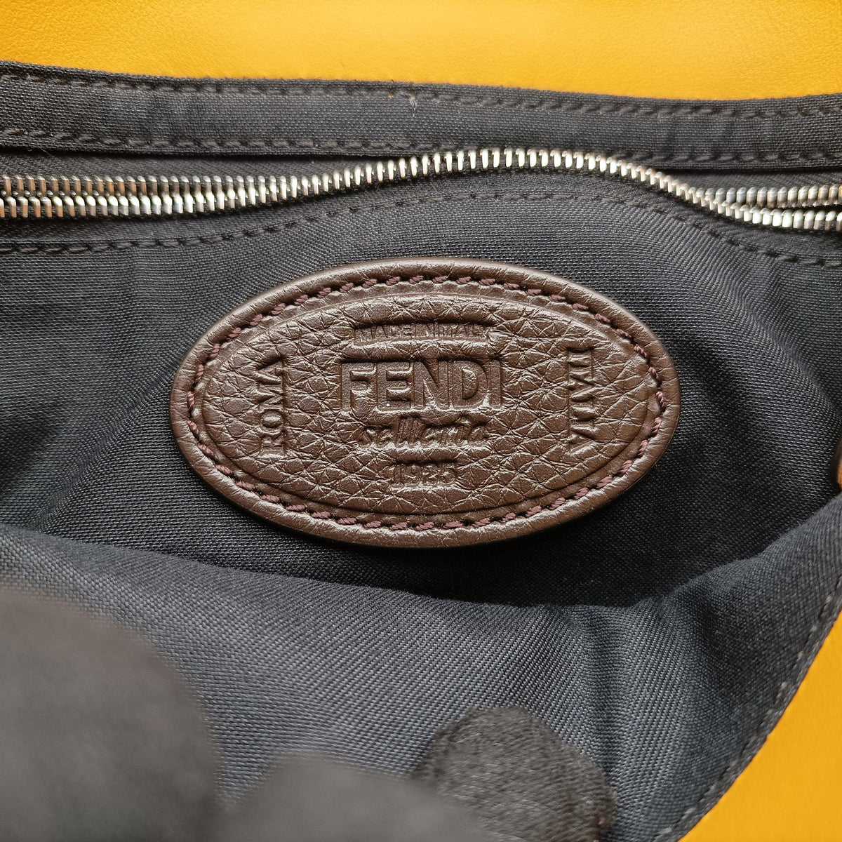 Secondhand Fendi Baguette Brown Leather 7VA472 shoulderbag | stylenewstar