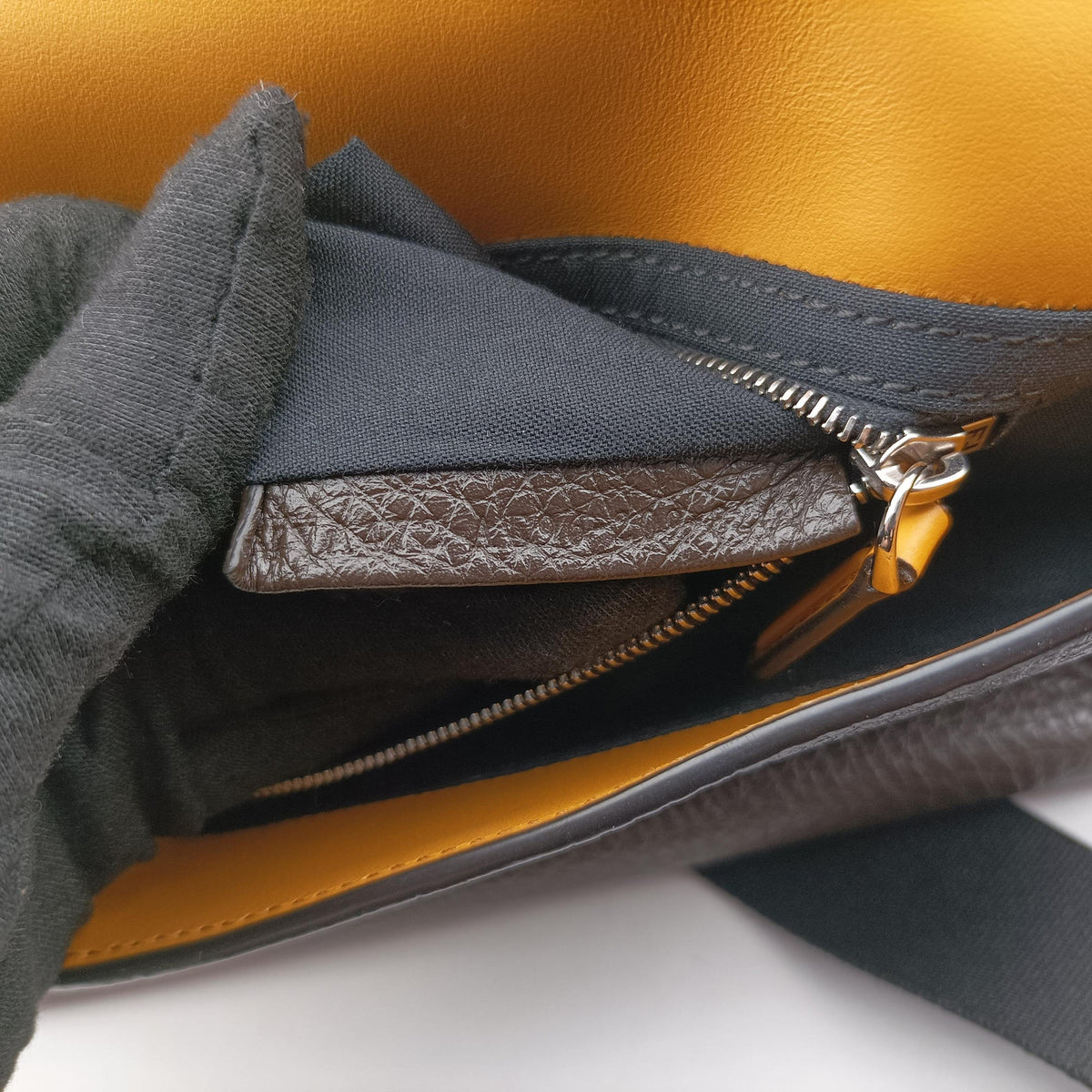 Secondhand Fendi Baguette Brown Leather 7VA472 shoulderbag | stylenewstar