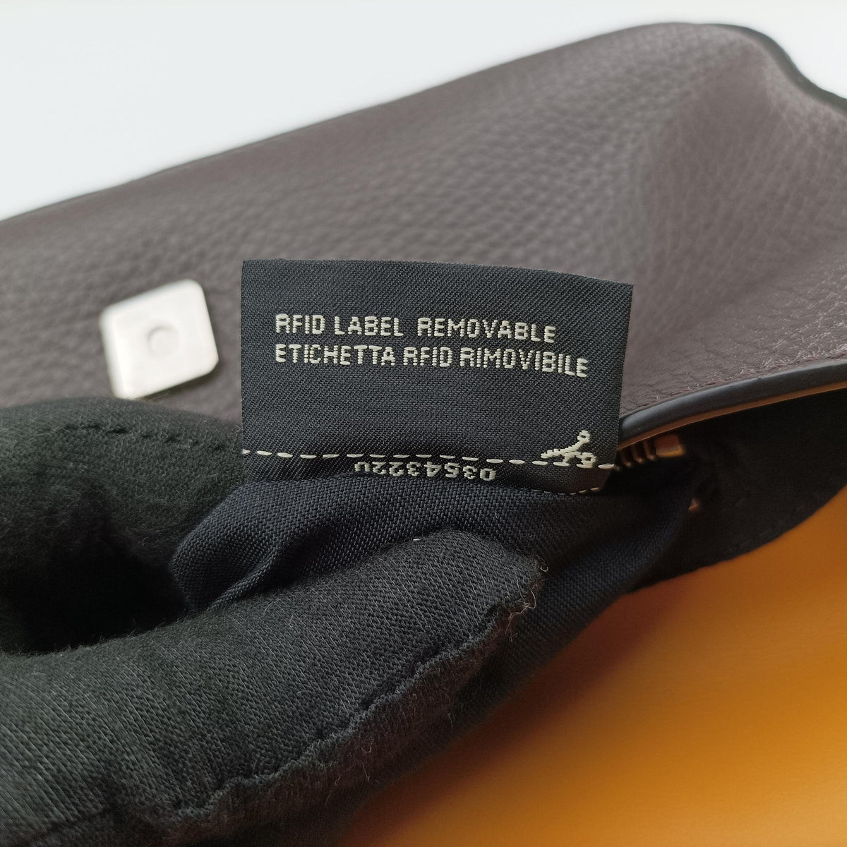 Secondhand Fendi Baguette Brown Leather 7VA472 shoulderbag | stylenewstar
