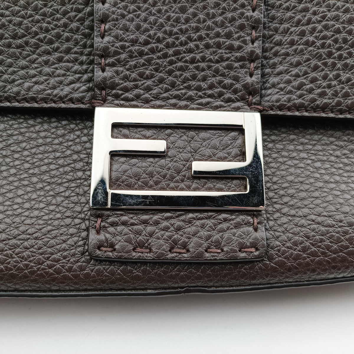 Secondhand Fendi Baguette Brown Leather 7VA472 shoulderbag | stylenewstar