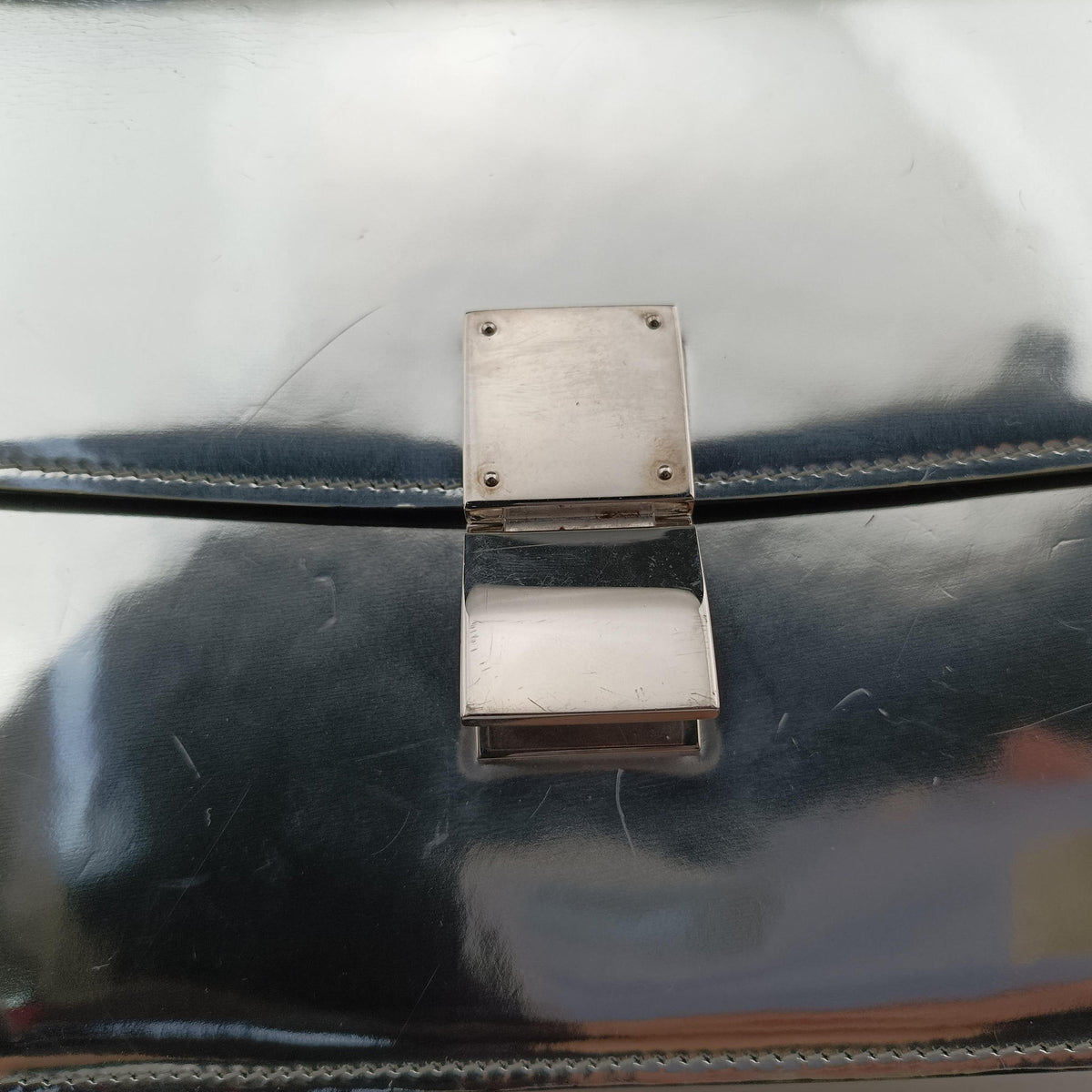 Pre-owned Celine Classic Box Silver Patent Leather  shoulderbag | stylenewstar