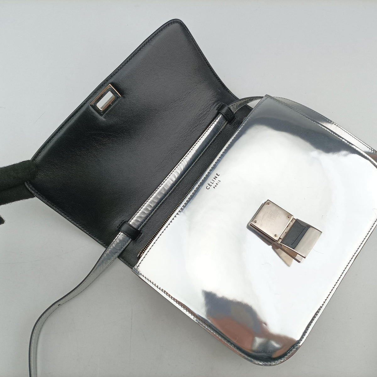 Pre-owned Celine Classic Box Silver Patent Leather  shoulderbag | stylenewstar