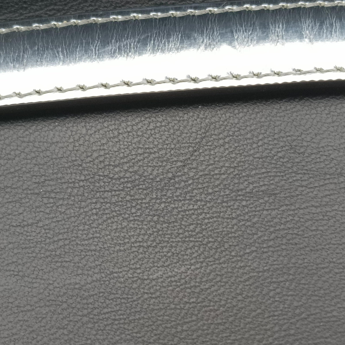 Pre-owned Celine Classic Box Silver Patent Leather  shoulderbag | stylenewstar