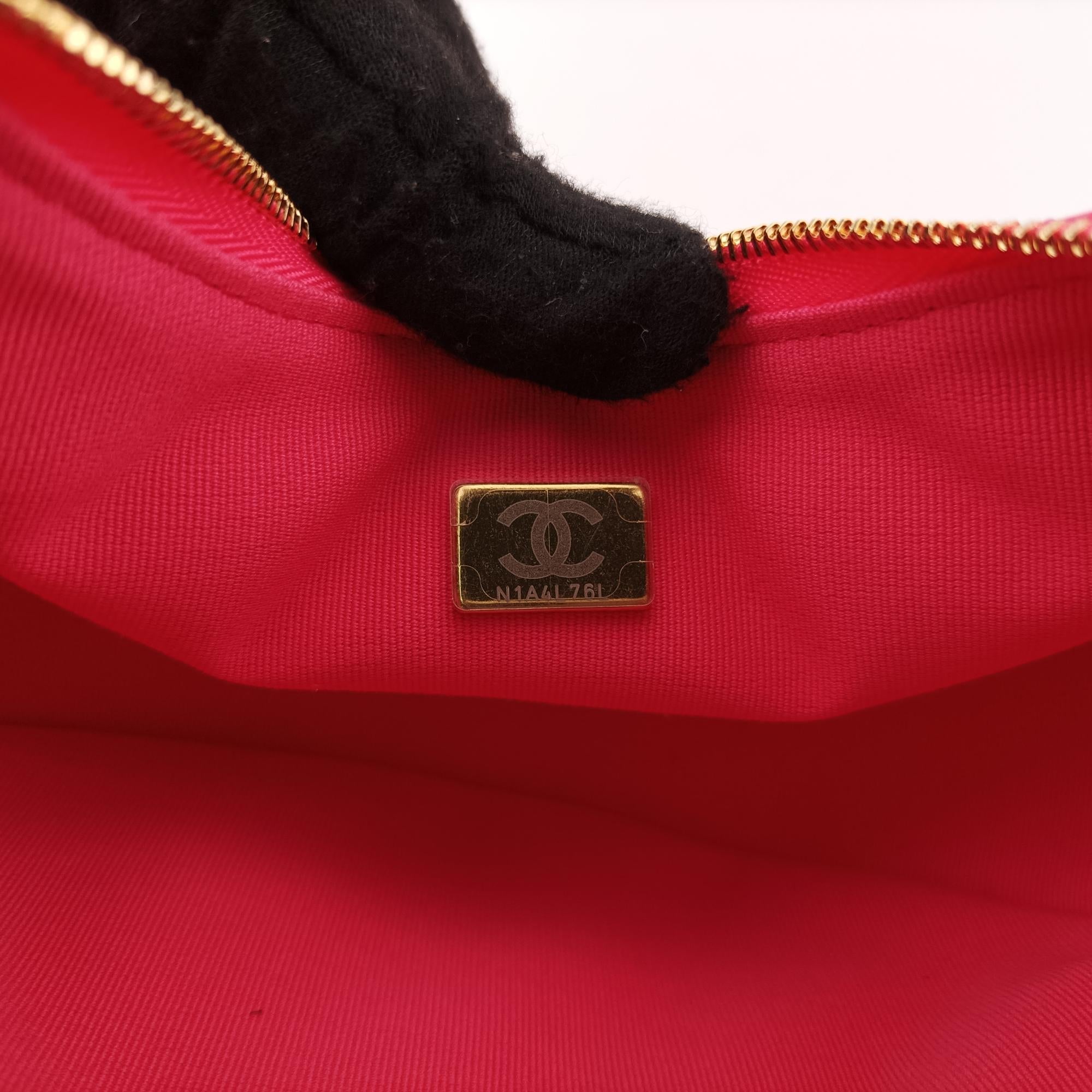 Pre-owned Chanel Around Hobo Matelasse Rose lambskin AS3917 shoulderbag | stylenewstar