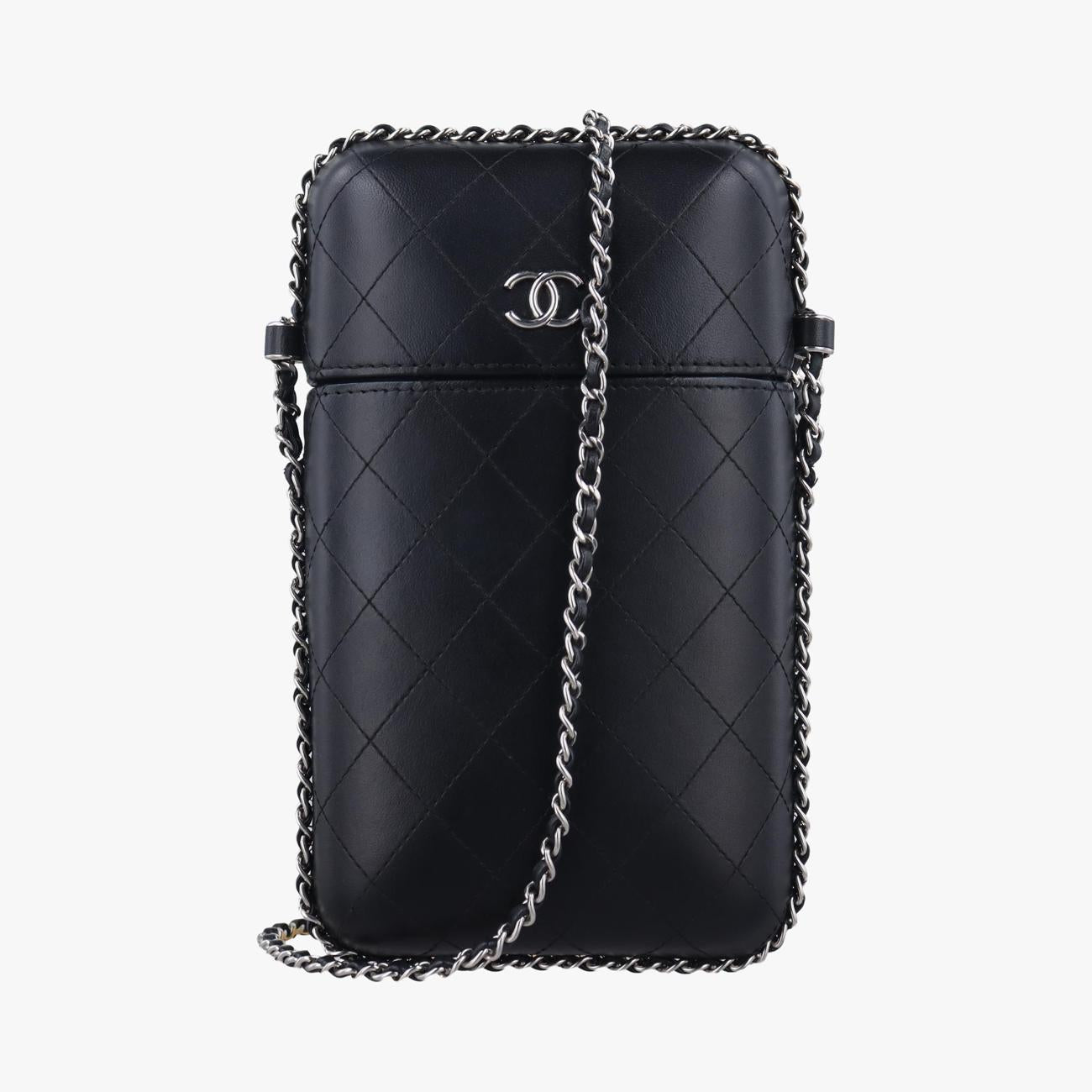 Secondhand Chanel Chanel CC  Phone Holder Black lambskin A94471 crossbodybag | stylenewstar
