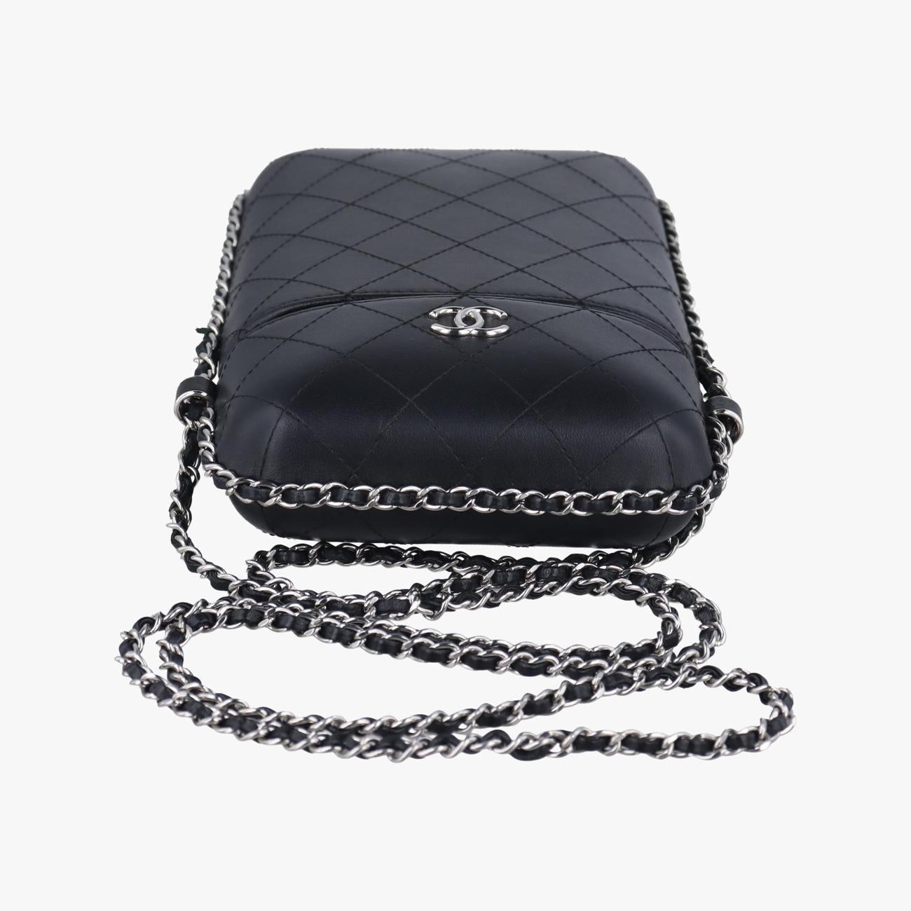 Secondhand Chanel Chanel CC  Phone Holder Black lambskin A94471 crossbodybag | stylenewstar