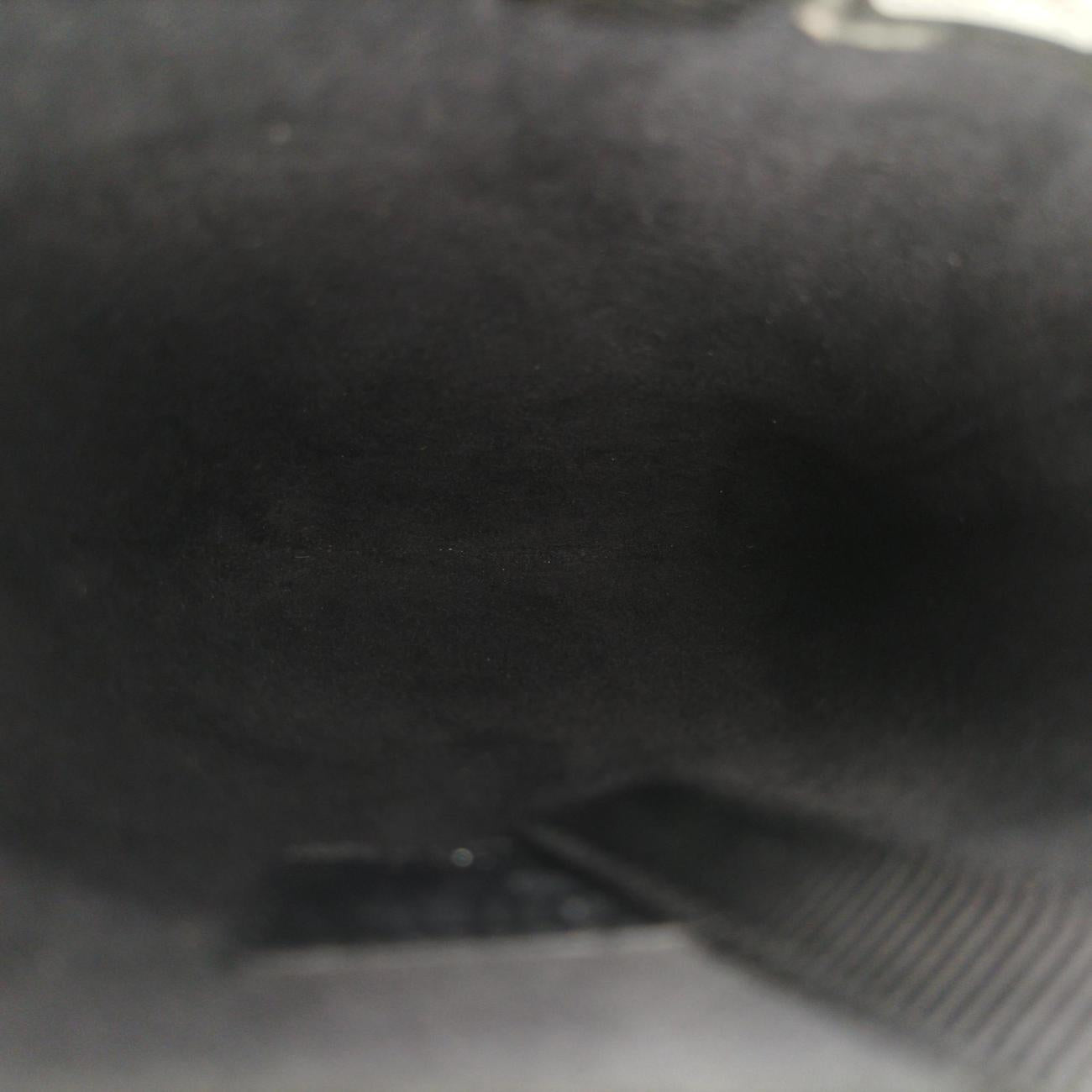 Secondhand Chanel Chanel CC  Phone Holder Black lambskin A94471 crossbodybag | stylenewstar