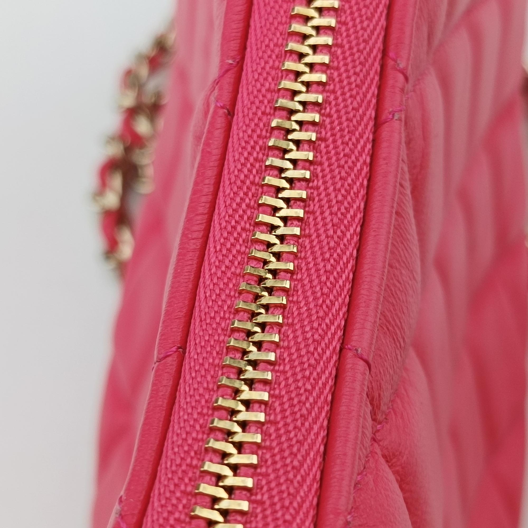 Pre-owned Chanel Around Hobo Matelasse Rose lambskin AS3917 crossbodybag | stylenewstar