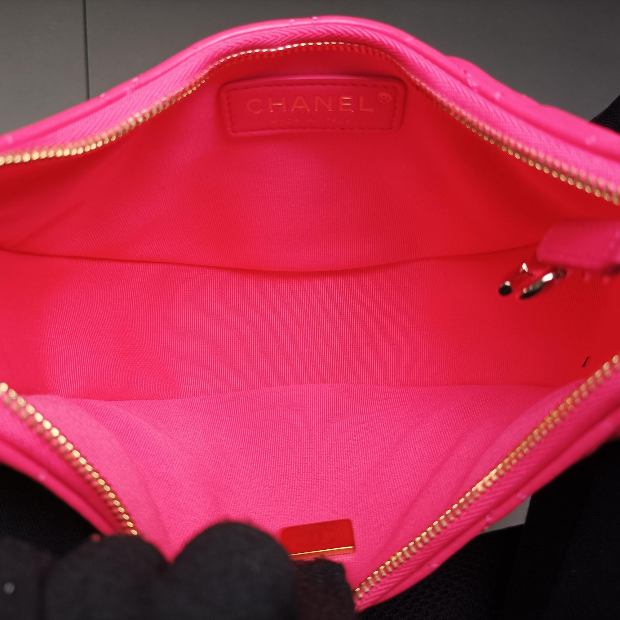 Pre-owned Chanel Around Hobo Matelasse Rose lambskin AS3917 crossbodybag | stylenewstar