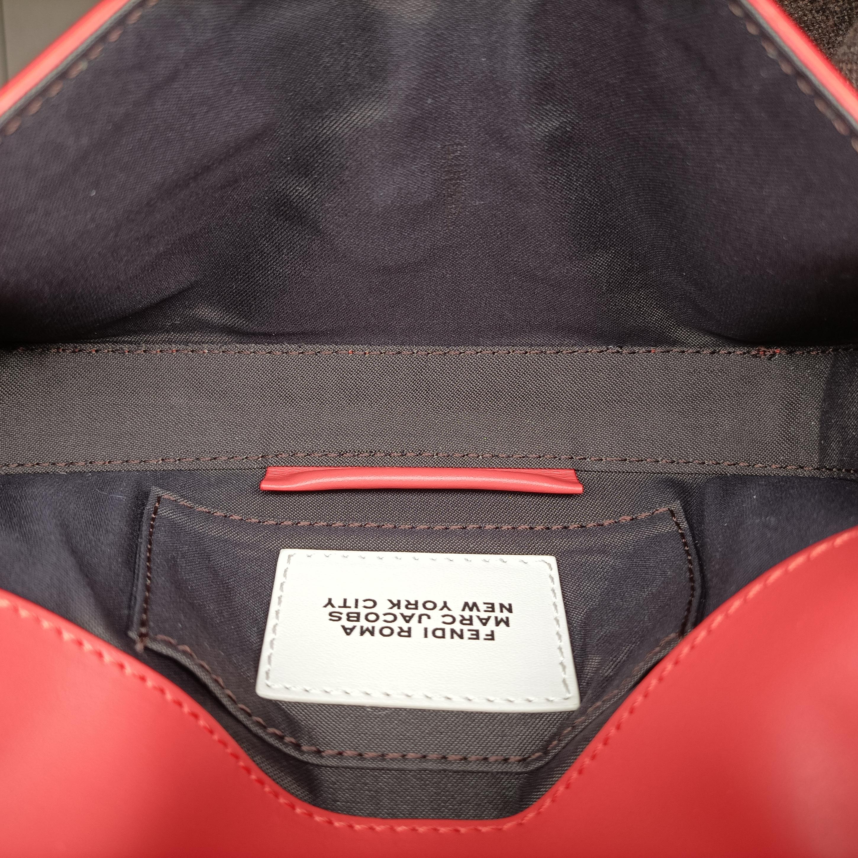 Pre-owned Fendi BAGUETTE Red×white Leather 7AS142 shoulderbag | stylenewstar